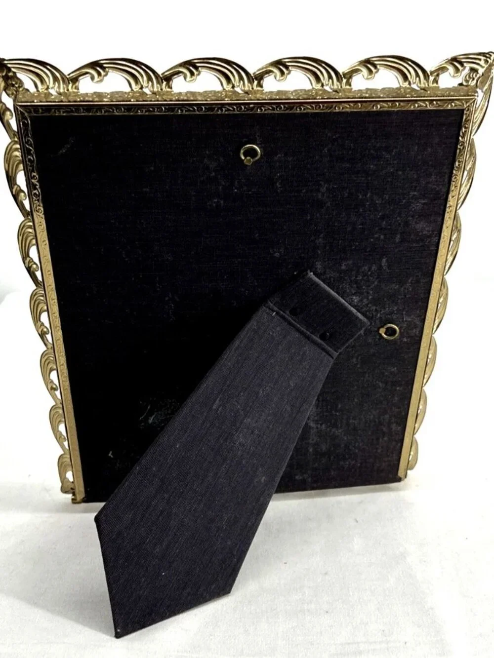 Picture Frame Metal Scalloped Edge 8 x 10